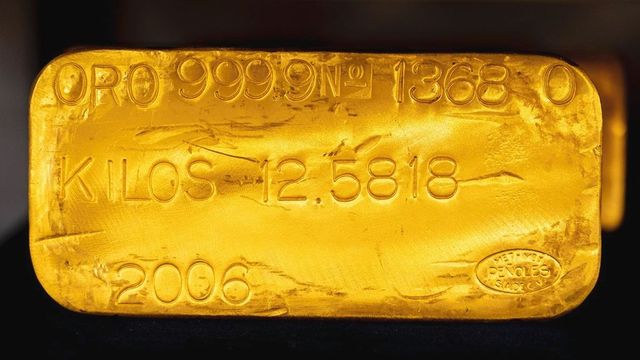 Cena zlata se vrátila nad 5000 dolarů za unci