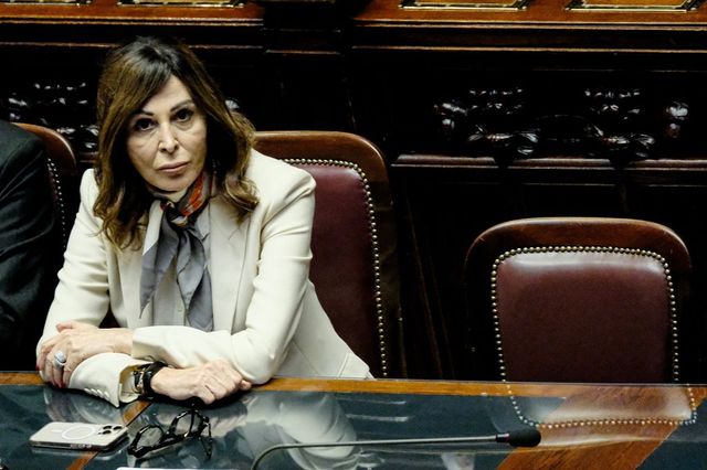 Scuola, cambiano le vacanze degli studenti? Nuovo calendario scolastico sul modello europeo: la proposta di Daniela Santanchè