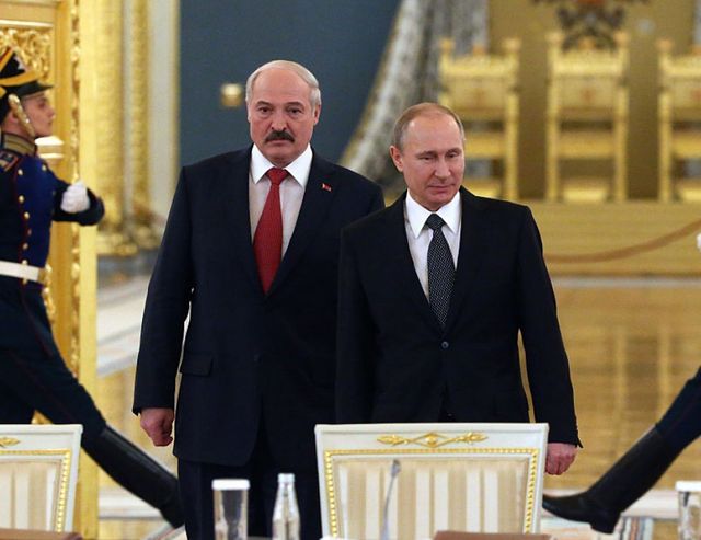 Путин щял да проведе сериозен разговор със себе си , с Лукашенко иронизираха Запада