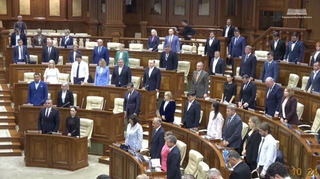 Minut de reculegere la Parlament în memoria victimelor atentatelor din 11 septembrie 2001