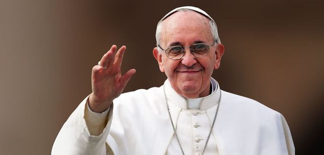Papa: “Triste vedere porte chiuse da egoismo verso chi ci è accanto”