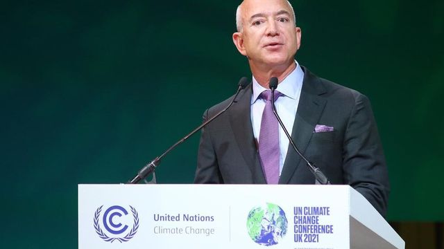 Jeff Bezos se juega tanto en las elecciones de EEUU como Elon Musk