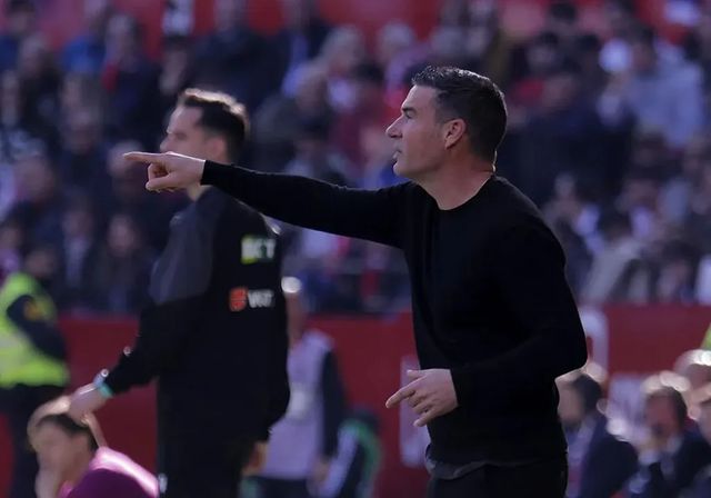 El Oviedo destituye a Carrión