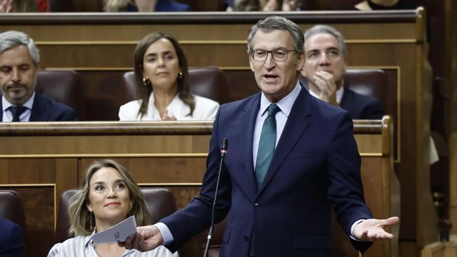 Feijóo acusa a Sánchez de ejercer una “censura y persecución” que no se veía desde Franco