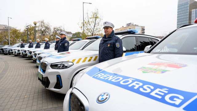 Tíz elektromos autóval bővült a rendőrségi járműpark