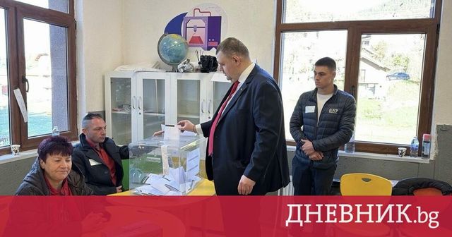 Избрах държавата на хората, каза лидерът на ДПС Делян Пеевски, след като гласува в село Бабяк