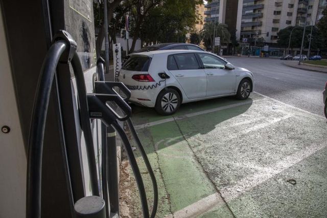 Cada mes sin ayudas al coche eléctrico se pierden 500 millones y 260 empleos