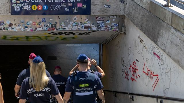 Elözönlötték a rendőrök Budapestet