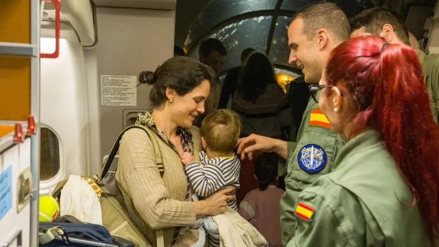 Aterriza en España un tercer avión militar con 251 evacuados procdente de Oriente Próximo