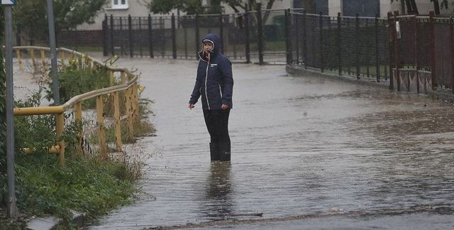 Povodně mají pátou oběť, pohřešuje se osm lidí, oznámil Rakušan