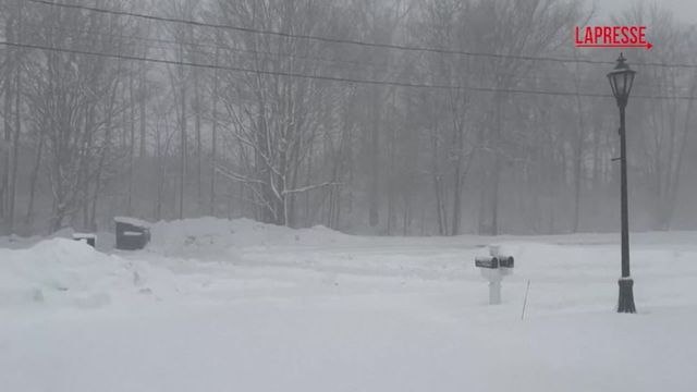 Tempesta di neve sugli Usa, completamente imbiancato anche il Connecticut