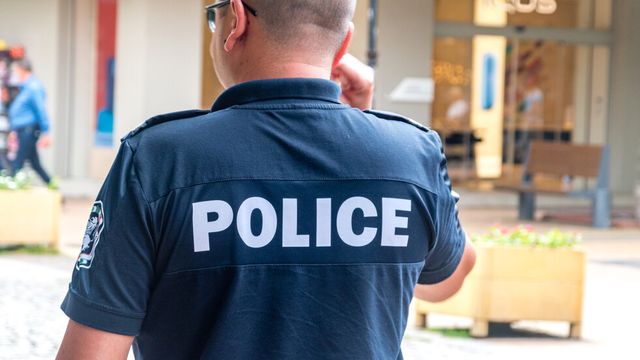 Закопчаха четирима полицаи в София за подкуп