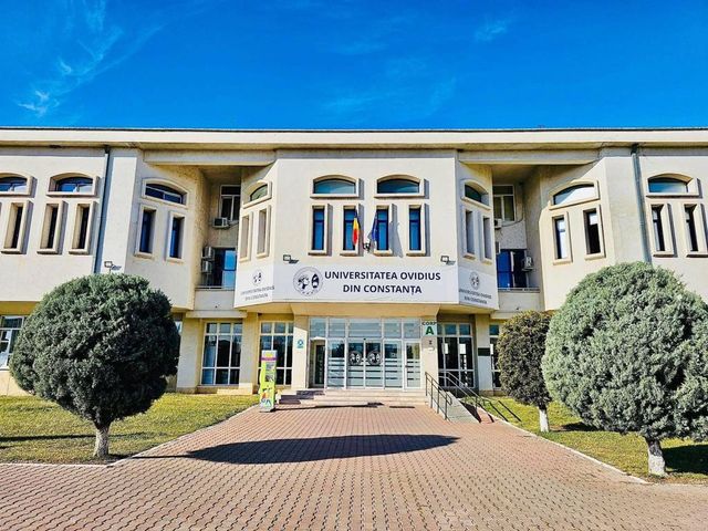 Acuzații de corupție la Facultatea de Medicină din Constanța. Două cadre universitare și două studente au fost reținute