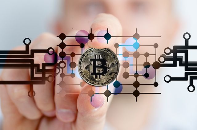 Bitcoin și Ethereum duc piața criptomonedelor la o valoare record