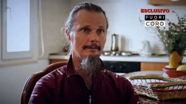 Famiglia nel bosco, il padre: “Mia moglie pronta a collaborare per il bene dei bambini”