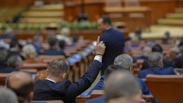 Șmecherie juridică în Parlament, pentru referendumul lui Nicușor Dan