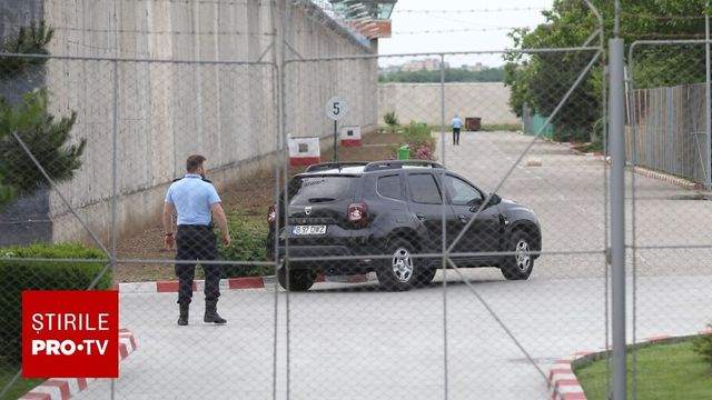 Criminalul de la Grădina Botanică din Craiova, torturat în spatele gratiilor de doi polițiști