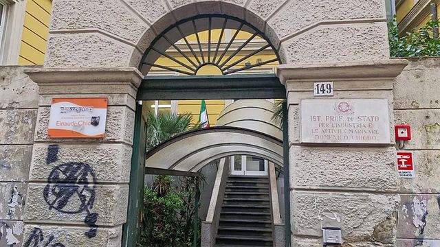 La Spezia, metal detector davanti alla scuola dello studente ucciso