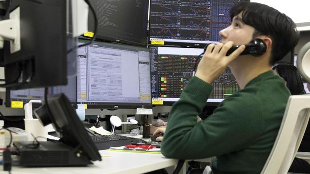 Borsa di Milano in calo: timori su rinvio taglio tassi Fed influenzano i listini europei