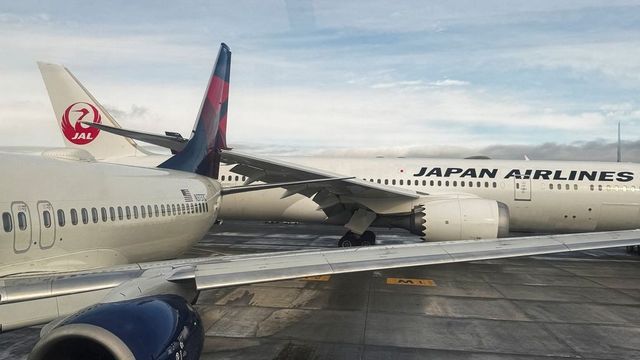 Parked Delta plane apparently struck by Japan Airlines plane that was taxiing at Seattle airport