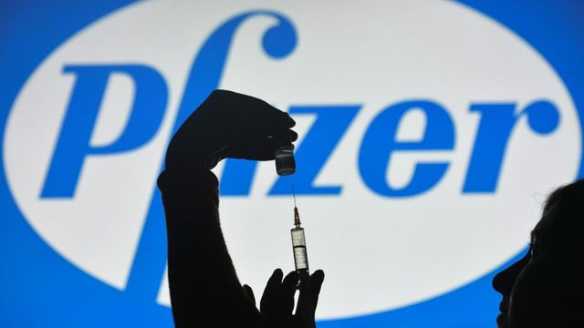 Compania Pfizer cere plata dozelor care nu vor fi fabricate niciodată