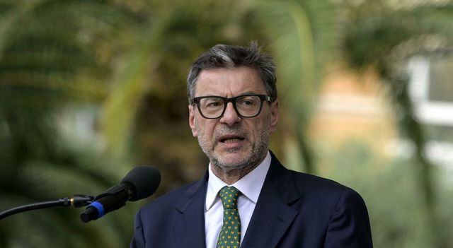 Giorgetti, rivedere pensioni integrative, norme ferme a 2005