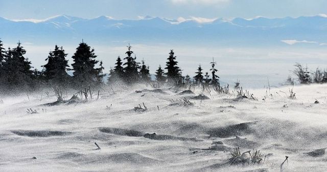 Cod galben de vânt puternic în mai multe regiuni. Rafalele pot atinge 90 km/h