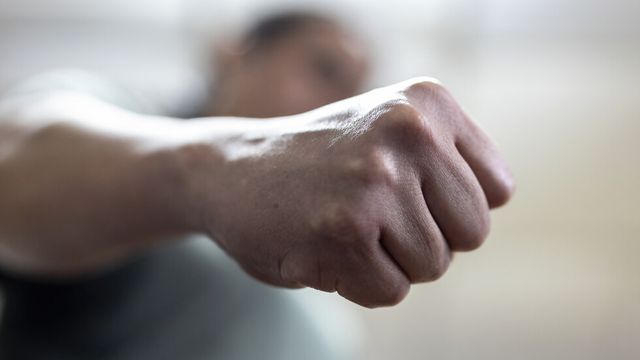 Мъж преби жена си във Варна, тя е с опасност за живота