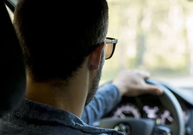 ¿Qué pasa si conduzco con una enfermedad sin tener permiso médico y tengo un accidente?