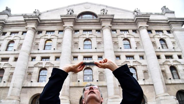 Piazza Affari torna in negativo, Ftse Mib cede lo 0,3% a metà seduta