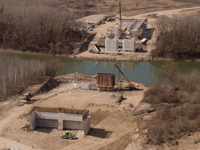 Guvernul a transmis terenul necesar pentru continuarea lucrărilor la Podul Unirii