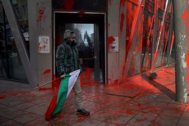 Vandalizzato il palazzo della Commissione Ue a Sofia