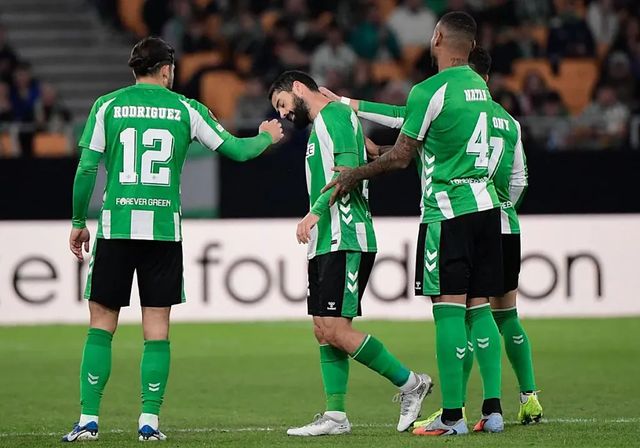 Los aficionados del Utrecht toman la Alameda antes del duelo frente al Real Betis