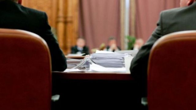 Proiectul legii bugetului de stat este dezbătut în Parlament, în comisiile de specialitate