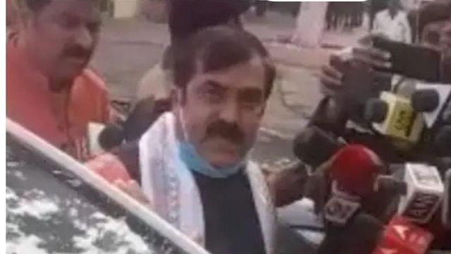 Bihar minister boycotts assembly after his car stopped at gate