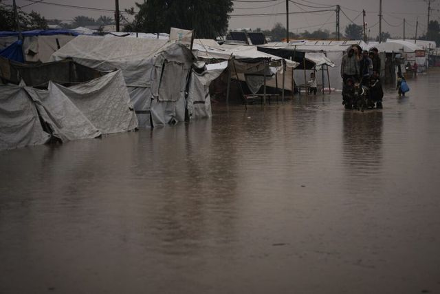Media, 'uno altro neonato e un bambino di 9 anni morti di freddo a Gaza'