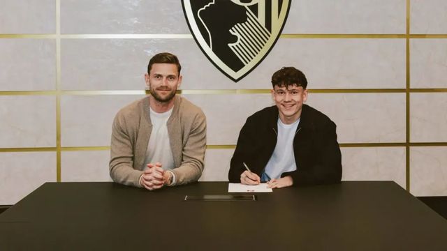 Tóth Alex a Premier League-ben folytatja – hivatalos