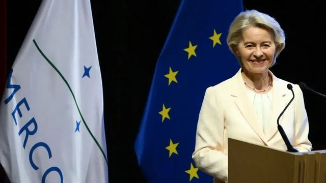 Ursula von der Leyen kemény ütéseket is kapott