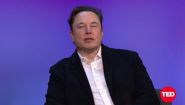 Elon Musk a vândut acțiuni Tesla în valoare de 6,9 miliarde de dolari și a semnalat posibilitatea să fie obligat să preia Twitter