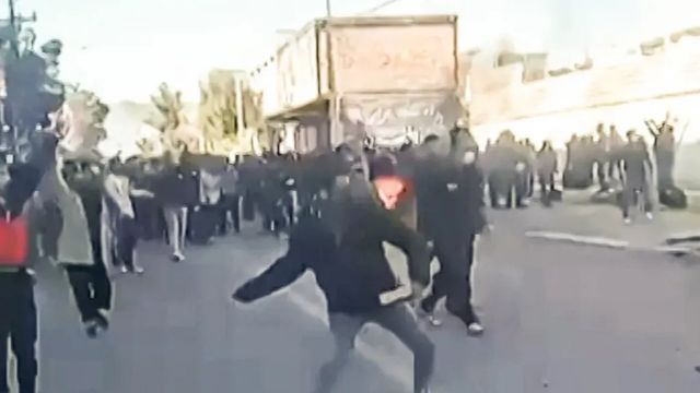 Video con gli spari sui manifestanti in ospedale in Iran, governo apre indagine