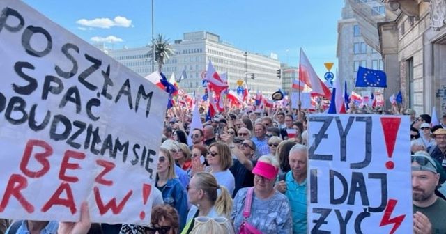 Polonia, mezzo milione in piazza a Varsavia contro il governo di destra