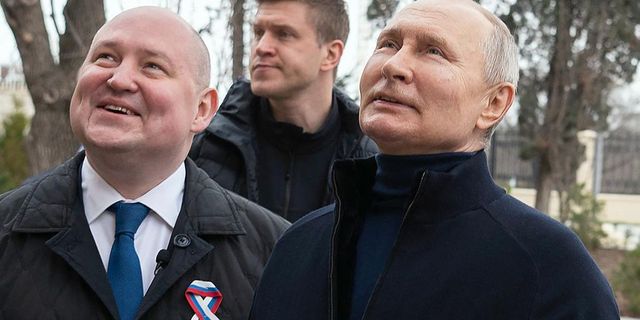Vlagyimir Putyin Mariupolban is felbukkant