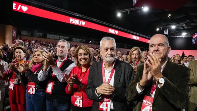 El Congreso socialista ovaciona a Chaves y Griñán