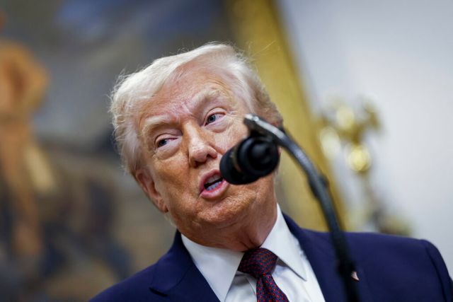 Donald Trump critică dur emisiunile umoristice și amenință canalele tv cu ridicarea licențelor