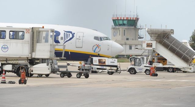 Volo Valencia-Milano costretto a tornare indietro per colpa di un passeggero molesto