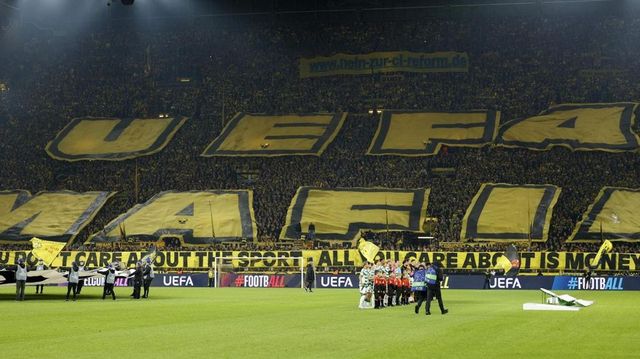 ¡UEFA Mafia!: La incendiaria pancarta del Dortmund en Champions