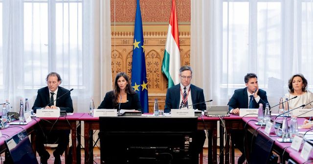 Egyre tisztább a kép arról, hogy kik őrködhetnek a közmédia függetlensége felett