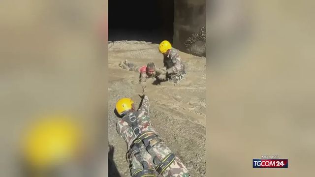 Nepal, salvate 350 persone intrappolate in un tunnel di una centrale idroelettrica