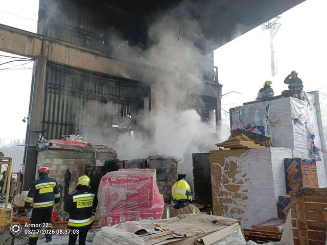 Pompierii au prevenit extinderea unui incendiu produs într-un depozit de pe strada Uzinelor din Chișinău