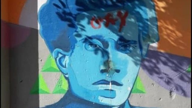 "Gramsci gay": vandali imbrattano il murale che celebra l'intellettuale a Turi